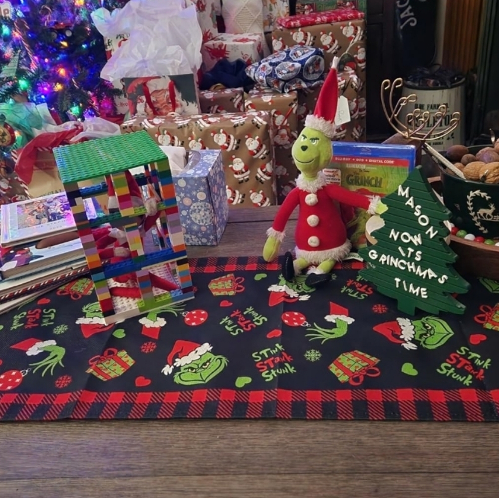 NEW! Festive Grinch Holiday Table Runner - Picture 4 of 4